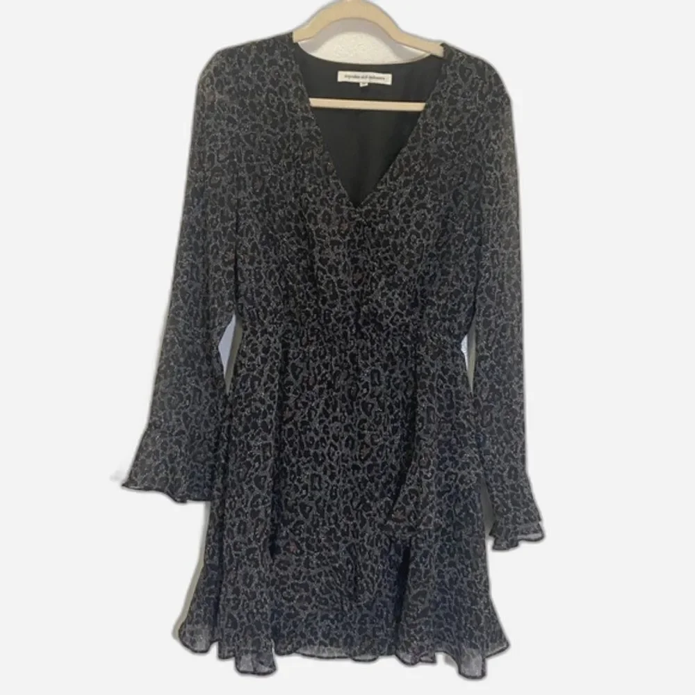 Cupcakes and Cashmere - Abstract Floral Dress Faux Wrap - size MT - Picture 2 of 11